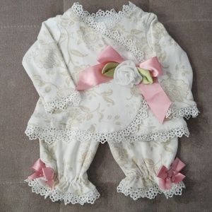 Adorable newborn baby outfit
